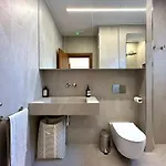 Silver Pearl, Luxury Sea View Lejlighed *